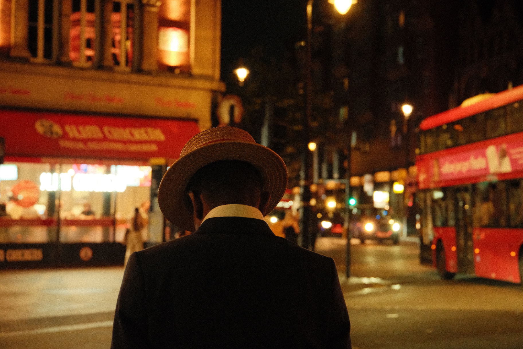 Straw hat, night bus